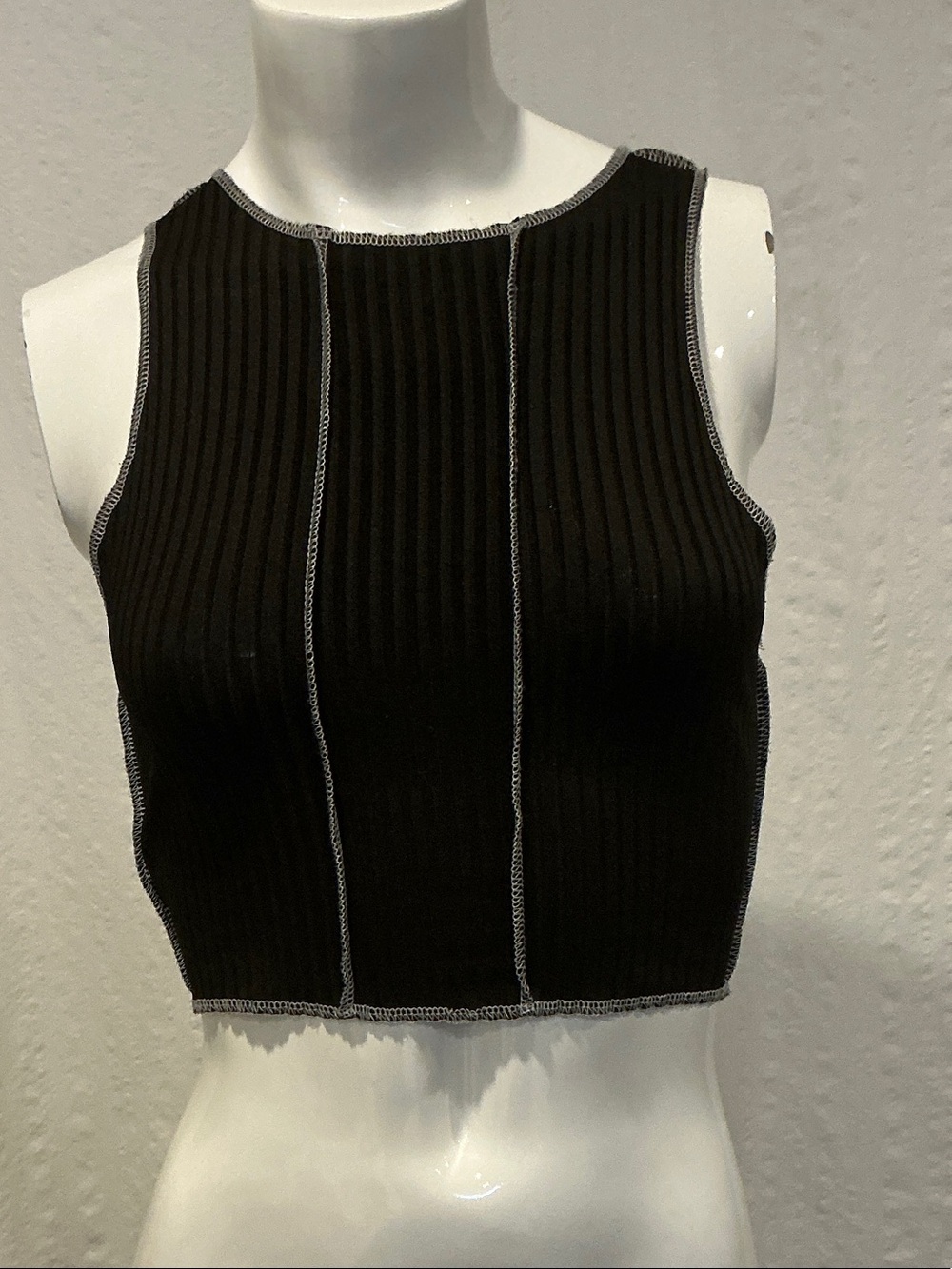 Black Ribbed Cropped Tank Top with Contrast Stitching